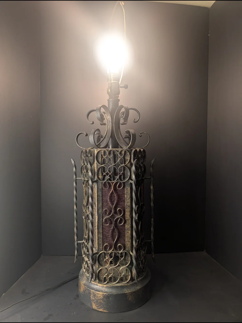 Vintage Gothic Black and Gold Scroll Table Lamp